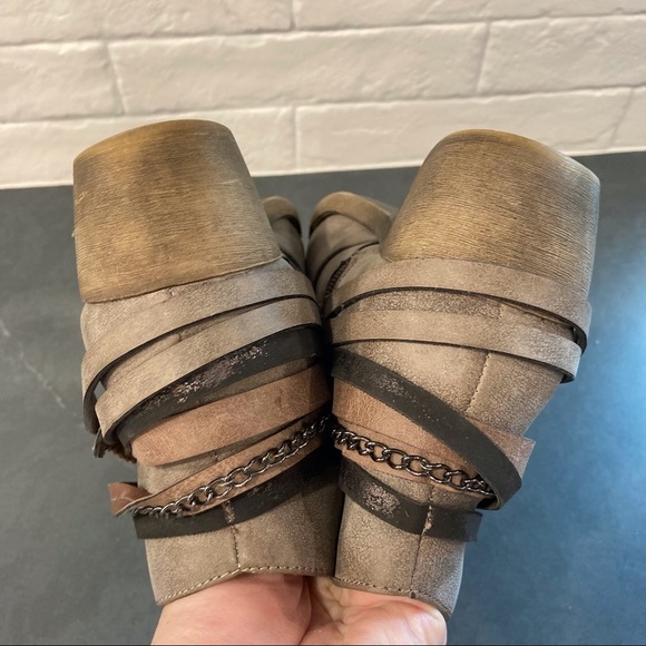 Sonoma sz 7.5 Cabinstone gray vegan harness strap ankle booties - Picture 7 of 14